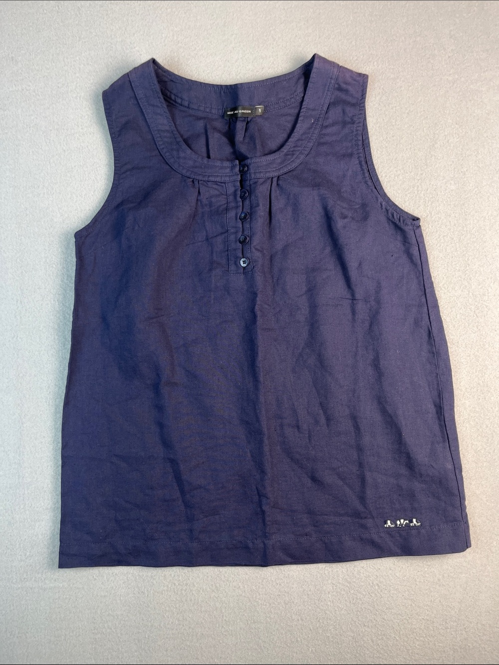 Mise Au Green Navy Sleeveless Button linen/cotton tank
Size: 1 (small)